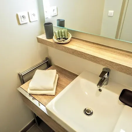 Moliere Chicsuites Apartment