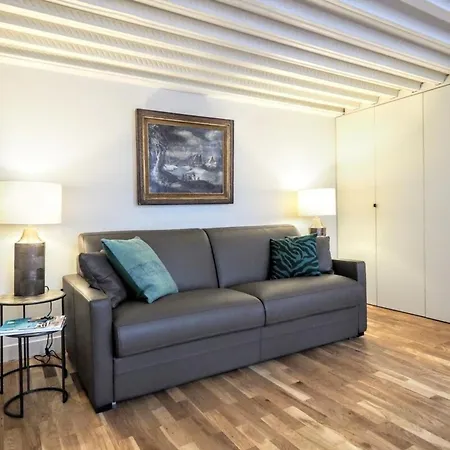 Moliere Chicsuites * Paris