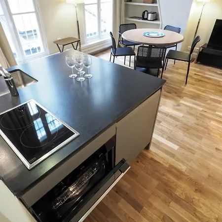 몰리에르 시크스위트 아파트