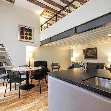 Moliere Chicsuites * Paris